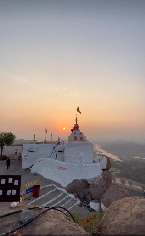 Vaibhav Home Stay Хампи Экстерьер фото