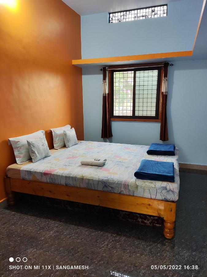 Vaibhav Home Stay Хампи Экстерьер фото