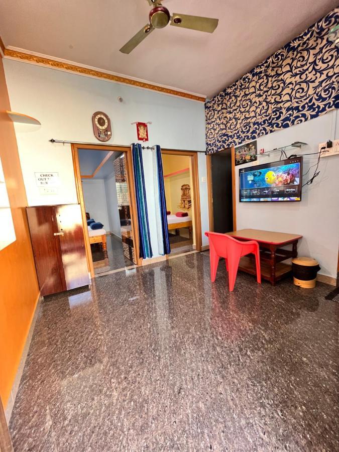 Vaibhav Home Stay Хампи Экстерьер фото