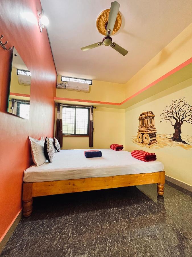 Vaibhav Home Stay Хампи Экстерьер фото